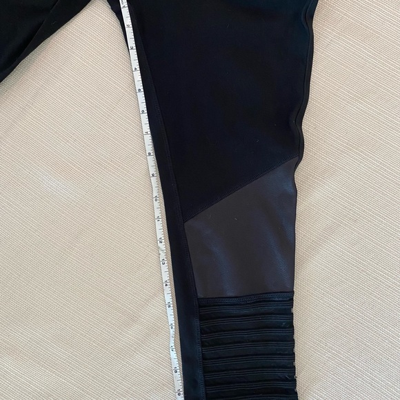 Black workout pants/leggings - Picture 4 of 5